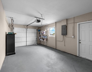 4284 Columbus Drive - Photo Thumbnail 15