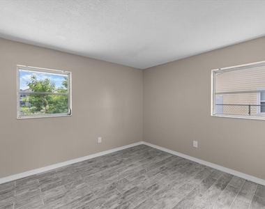 4284 Columbus Drive - Photo Thumbnail 14