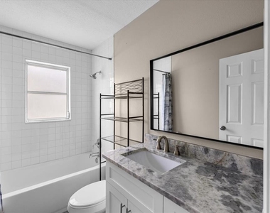 4284 Columbus Drive - Photo Thumbnail 10