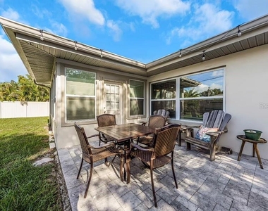 1579 Elizabeth Lane - Photo Thumbnail 11