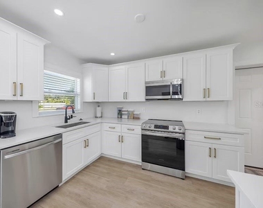 1579 Elizabeth Lane - Photo Thumbnail 1