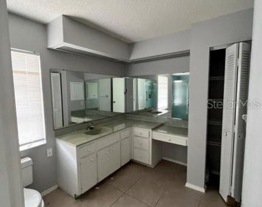 9757 Gulfstream Boulevard - Photo Thumbnail 9