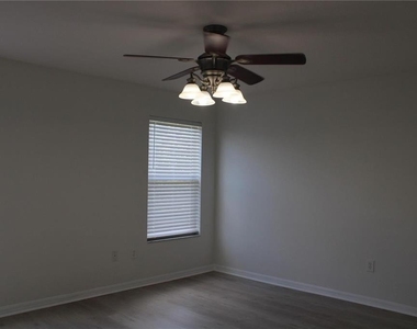 7840 Carriage Pointe Drive - Photo Thumbnail 25