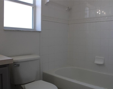 7840 Carriage Pointe Drive - Photo Thumbnail 19
