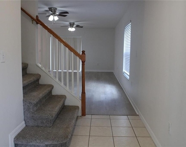 7840 Carriage Pointe Drive - Photo Thumbnail 3