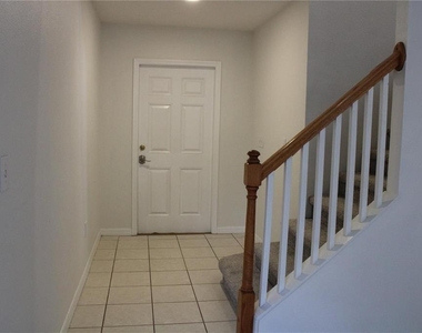 7840 Carriage Pointe Drive - Photo Thumbnail 2