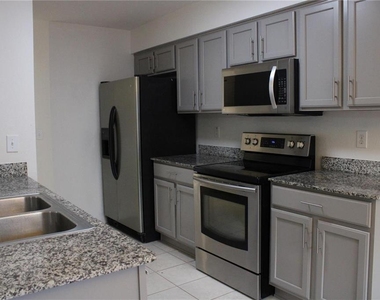 7840 Carriage Pointe Drive - Photo Thumbnail 6
