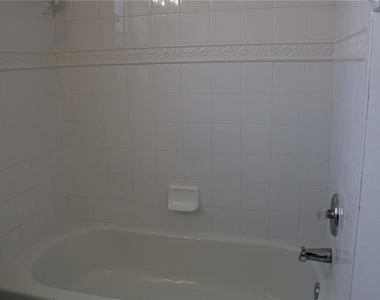 7840 Carriage Pointe Drive - Photo Thumbnail 20