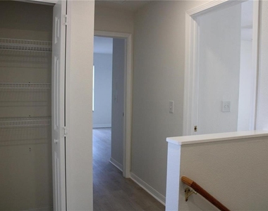 7840 Carriage Pointe Drive - Photo Thumbnail 22