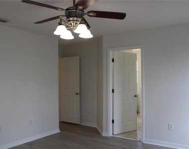7840 Carriage Pointe Drive - Photo Thumbnail 27