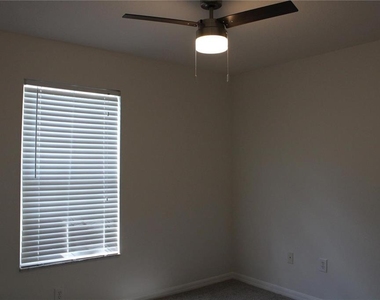7840 Carriage Pointe Drive - Photo Thumbnail 17