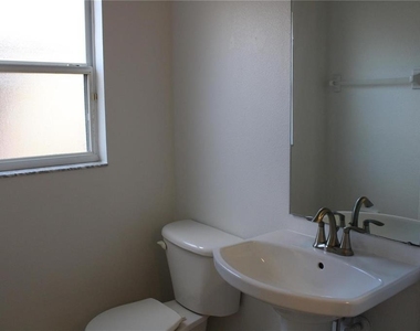 7840 Carriage Pointe Drive - Photo Thumbnail 10