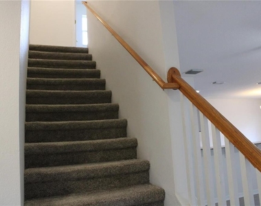 7840 Carriage Pointe Drive - Photo Thumbnail 12