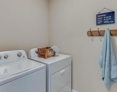 5480 Logan Cave Avenue - Photo Thumbnail 8