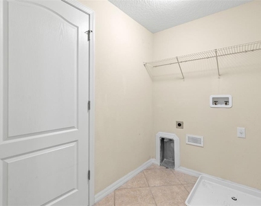 4272 Fennwood Court - Photo Thumbnail 23