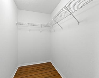 4272 Fennwood Court - Photo Thumbnail 15