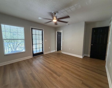 1934 W Spruce Street - Photo Thumbnail 10