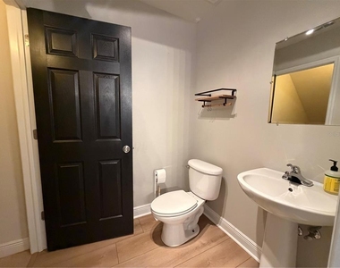 1934 W Spruce Street - Photo Thumbnail 8