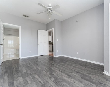 4306 Bayside Village Drive - Photo Thumbnail 9