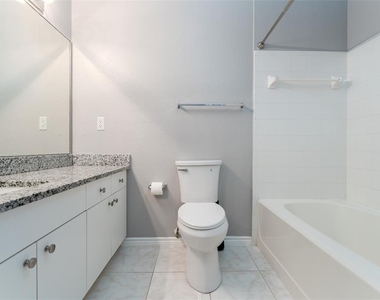 4306 Bayside Village Drive - Photo Thumbnail 13