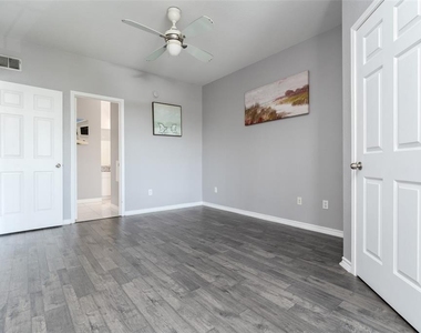 4306 Bayside Village Drive - Photo Thumbnail 14