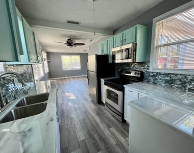 2720 Edwards Avenue S - Photo Thumbnail 4