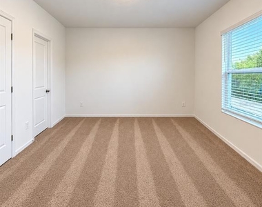 17621 Spanish Oak Loop - Photo Thumbnail 4