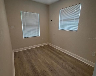 8424 N Highland Avenue - Photo Thumbnail 3