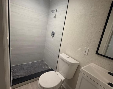 8424 N Highland Avenue - Photo Thumbnail 7