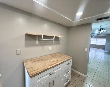 5060 76th Avenue N - Photo Thumbnail 4