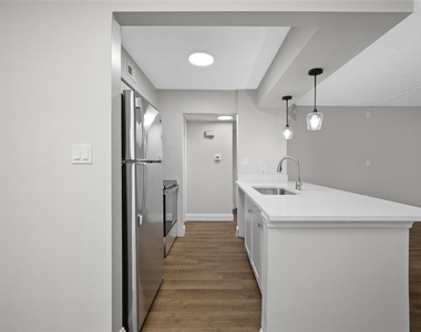 1500 W Bay Drive - Photo Thumbnail 4