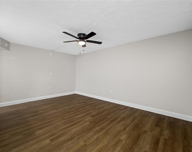 1500 W Bay Drive - Photo Thumbnail 2