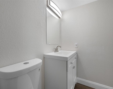 1500 W Bay Drive - Photo Thumbnail 8
