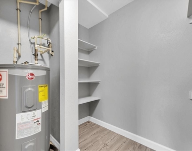 406 W Cedar Street - Photo Thumbnail 16