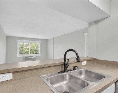 406 W Cedar Street - Photo Thumbnail 5