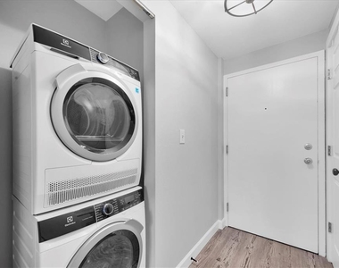 406 W Cedar Street - Photo Thumbnail 2