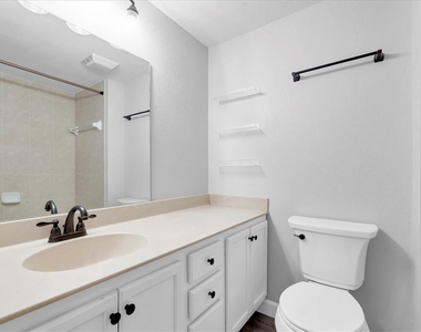 406 W Cedar Street - Photo Thumbnail 11