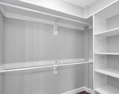 406 W Cedar Street - Photo Thumbnail 10