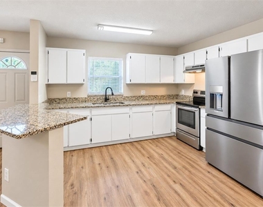 3304 E Mohawk Avenue - Photo Thumbnail 2