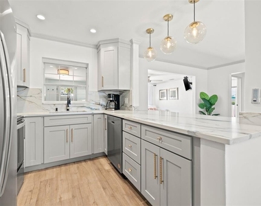11225 2nd Street E - Photo Thumbnail 5