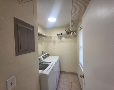 4333 Sw 69th Terrace - Photo Thumbnail 3