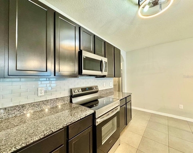 10626 Park Meadowbrooke Drive - Photo Thumbnail 17