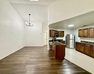 1317 Coolridge Drive - Photo Thumbnail 4