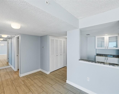 400 Island Way - Photo Thumbnail 13