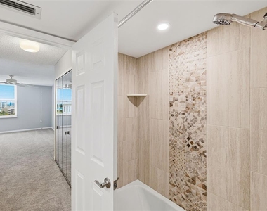 400 Island Way - Photo Thumbnail 23