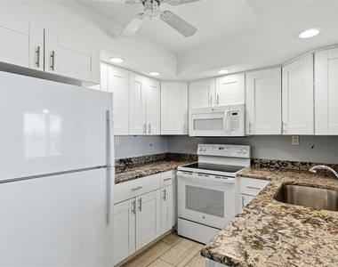400 Island Way - Photo Thumbnail 11