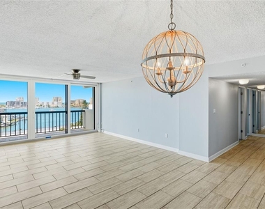 400 Island Way - Photo Thumbnail 2