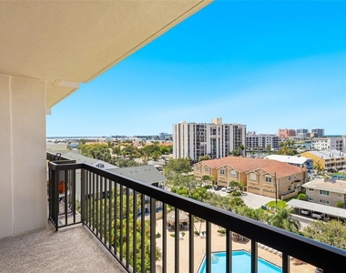 400 Island Way - Photo Thumbnail 4