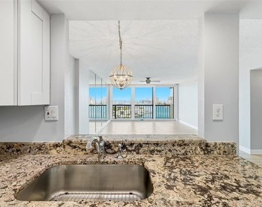 400 Island Way - Photo Thumbnail 12