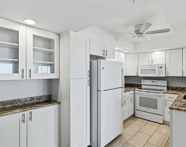 400 Island Way - Photo Thumbnail 10